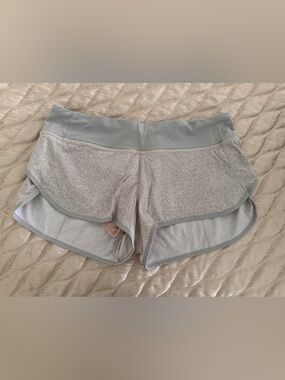 ☀️ Lululemon Speed Short - Size 8 - Freckle Flower / Seal Grey